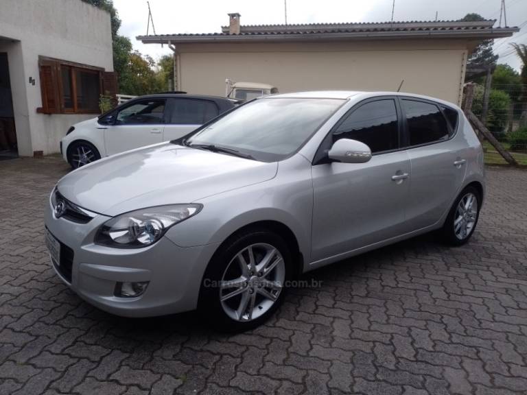 HYUNDAI - I30 - 2011/2012 - Prata - Sob Consulta