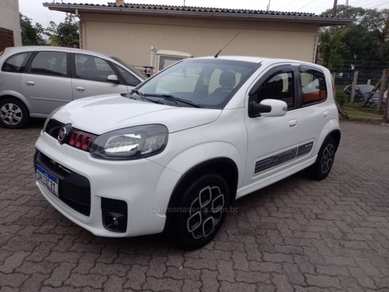 FIAT - UNO - 2015/2015 - Branca - R$ 45.500,00