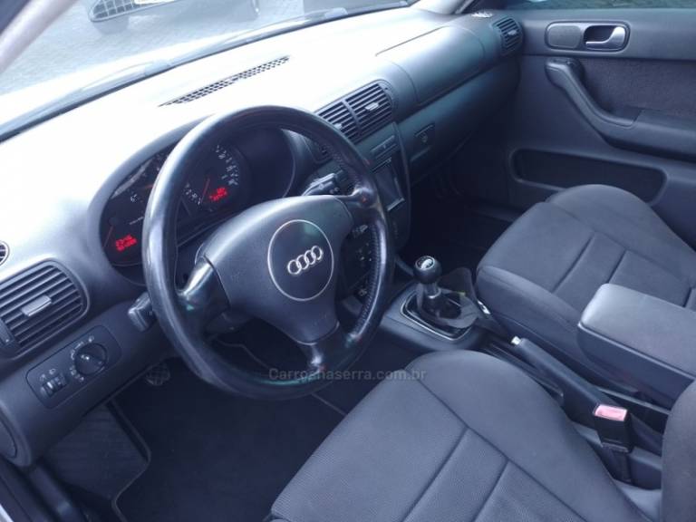 AUDI - A3 - 2005/2006 - Branca - R$ 35.900,00