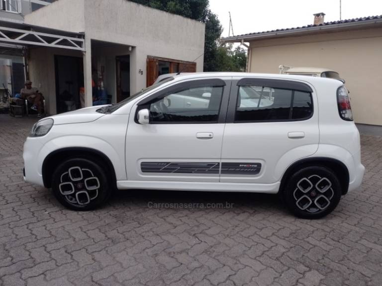 FIAT - UNO - 2015/2015 - Branca - R$ 45.500,00