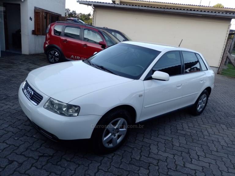 AUDI - A3 - 2005/2006 - Branca - R$ 35.900,00