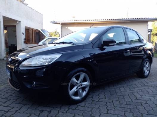 FORD - FOCUS - 2010/2011 - Preta - R$ 38.800,00