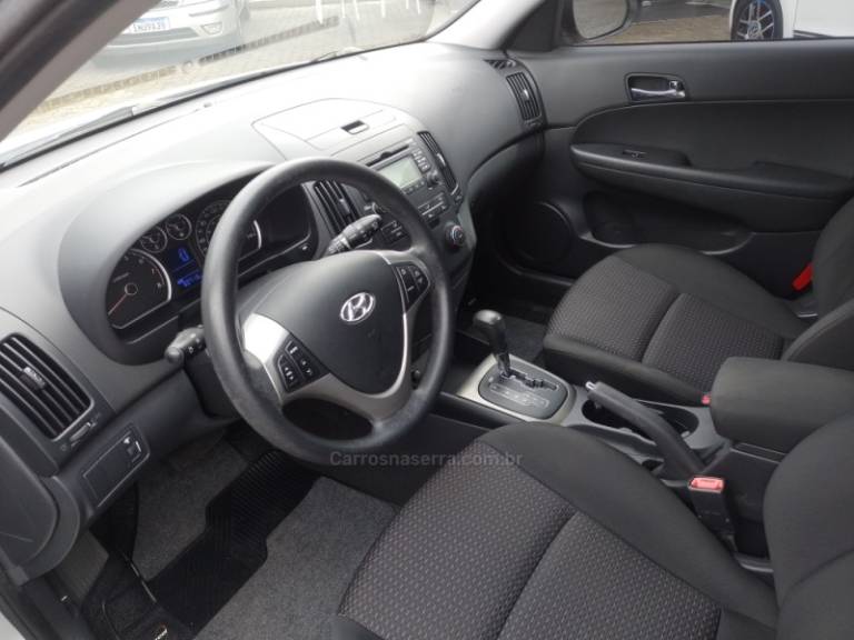 HYUNDAI - I30 - 2011/2012 - Prata - Sob Consulta