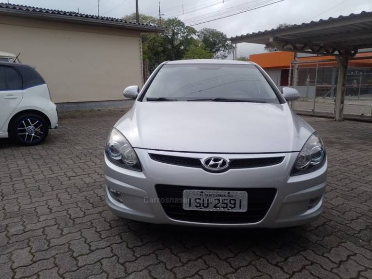 HYUNDAI - I30 - 2011/2012 - Prata - Sob Consulta