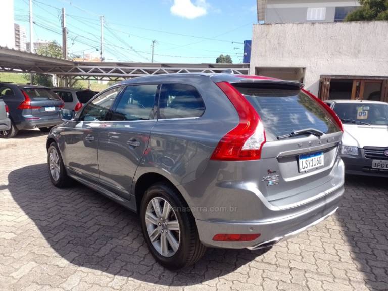 VOLVO - XC60 - 2016/2017 - Cinza - R$ 110.000,00