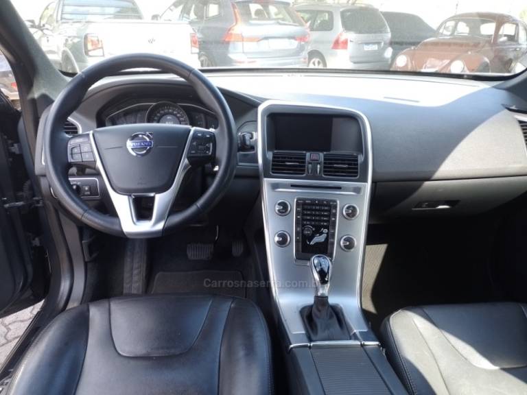 VOLVO - XC60 - 2016/2017 - Cinza - R$ 110.000,00