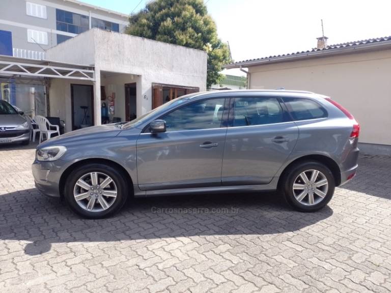 VOLVO - XC60 - 2016/2017 - Cinza - R$ 110.000,00