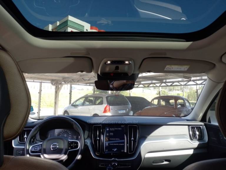 VOLVO - XC60 - 2018/2018 - Azul - R$ 150.000,00