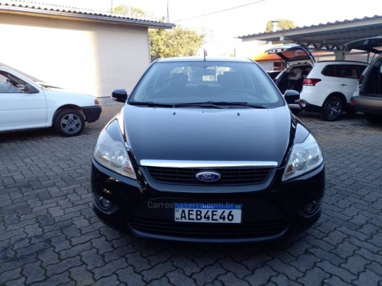 FORD - FOCUS - 2010/2011 - Preta - R$ 38.800,00