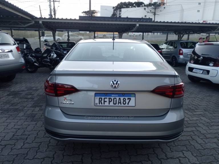 VOLKSWAGEN - VIRTUS - 2020/2021 - Dourada - R$ 76.000,00