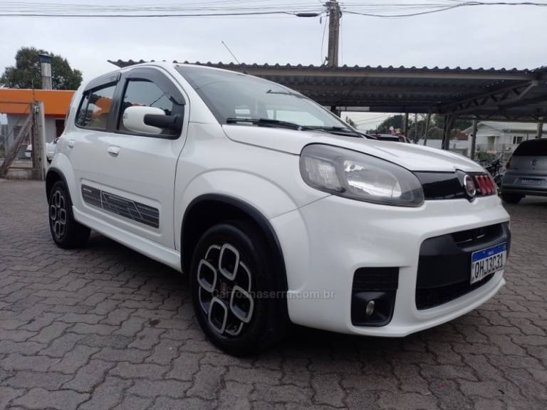 FIAT - UNO - 2015/2015 - Branca - R$ 45.500,00