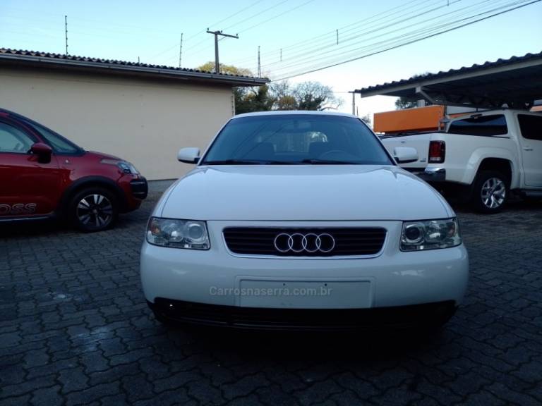 AUDI - A3 - 2005/2006 - Branca - R$ 35.900,00