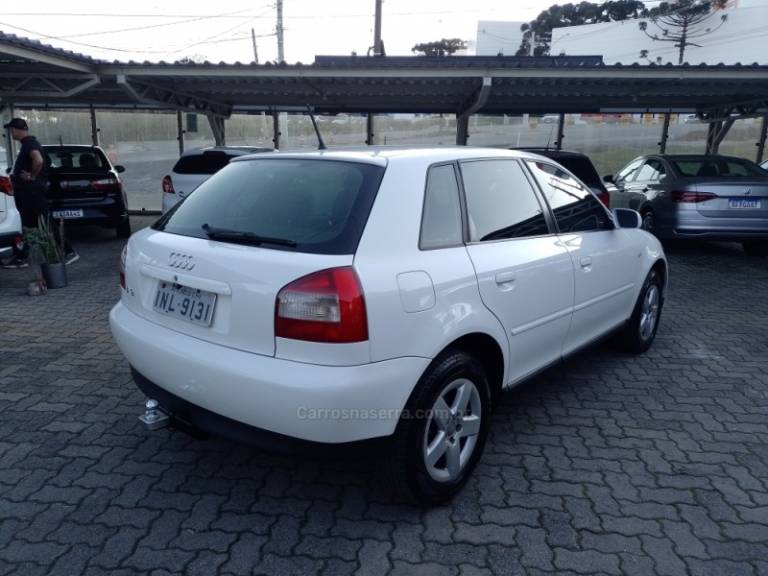 AUDI - A3 - 2005/2006 - Branca - R$ 35.900,00