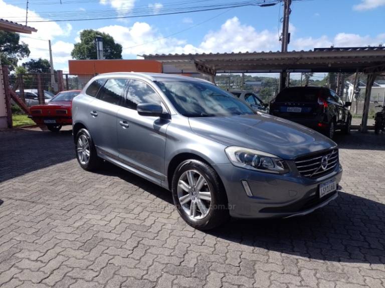 VOLVO - XC60 - 2016/2017 - Cinza - R$ 110.000,00